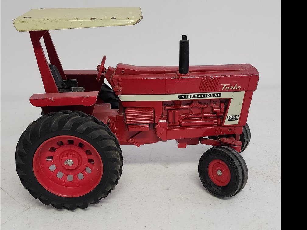 International 1066 Turbo Farmall 