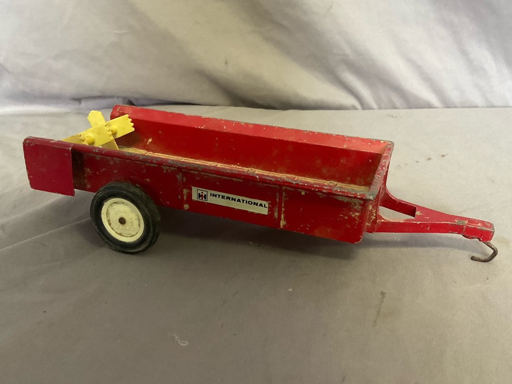 IH International Spreader Trailer