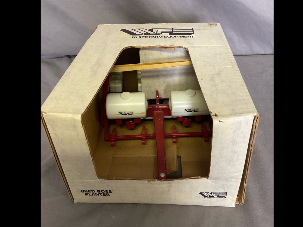 White Farm Equipment 5100 Seed Boss Planter