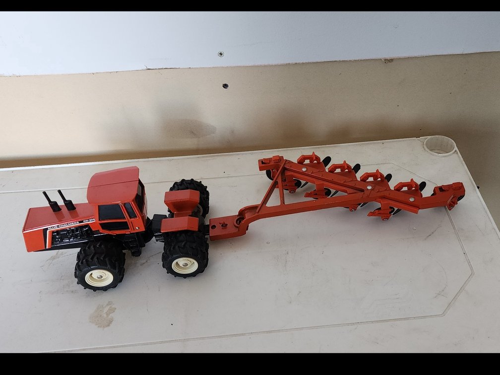 Allis-Chalmers 4W-305 with ERTL disc plow