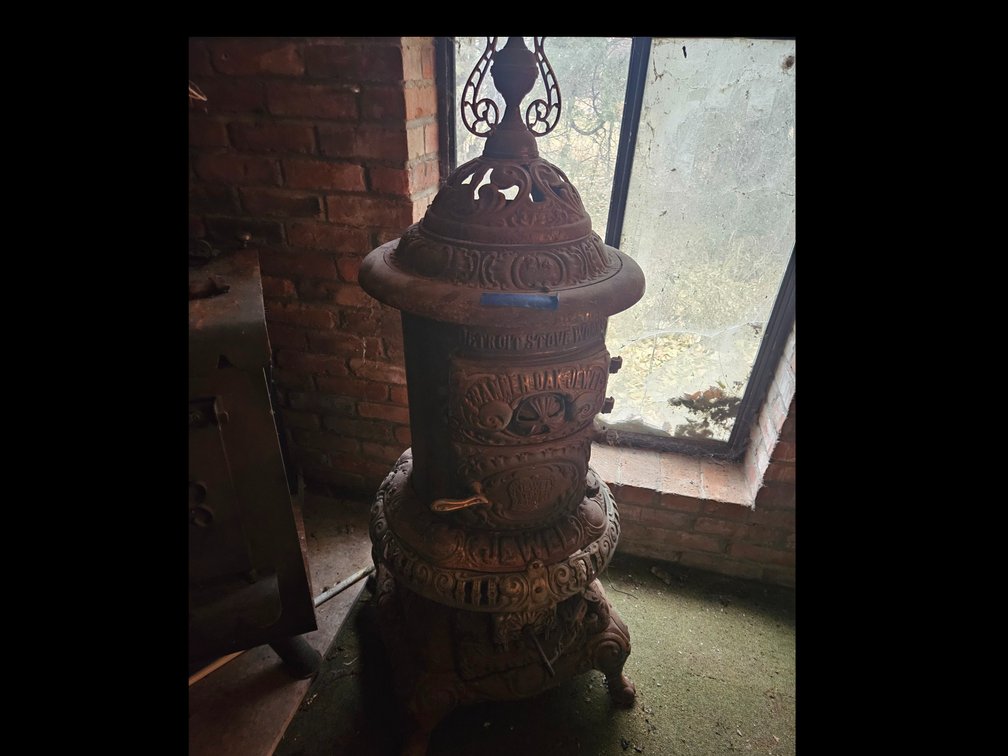 Banner Oak Jewel Cast Iron Stove