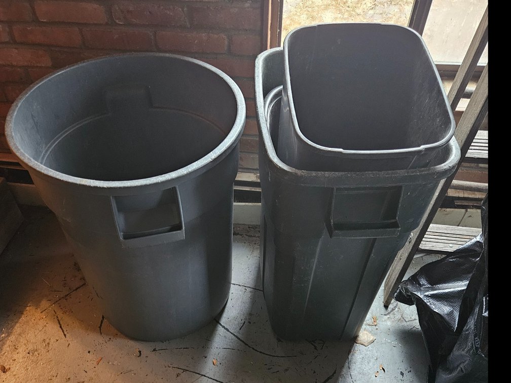 Trash Cans 
