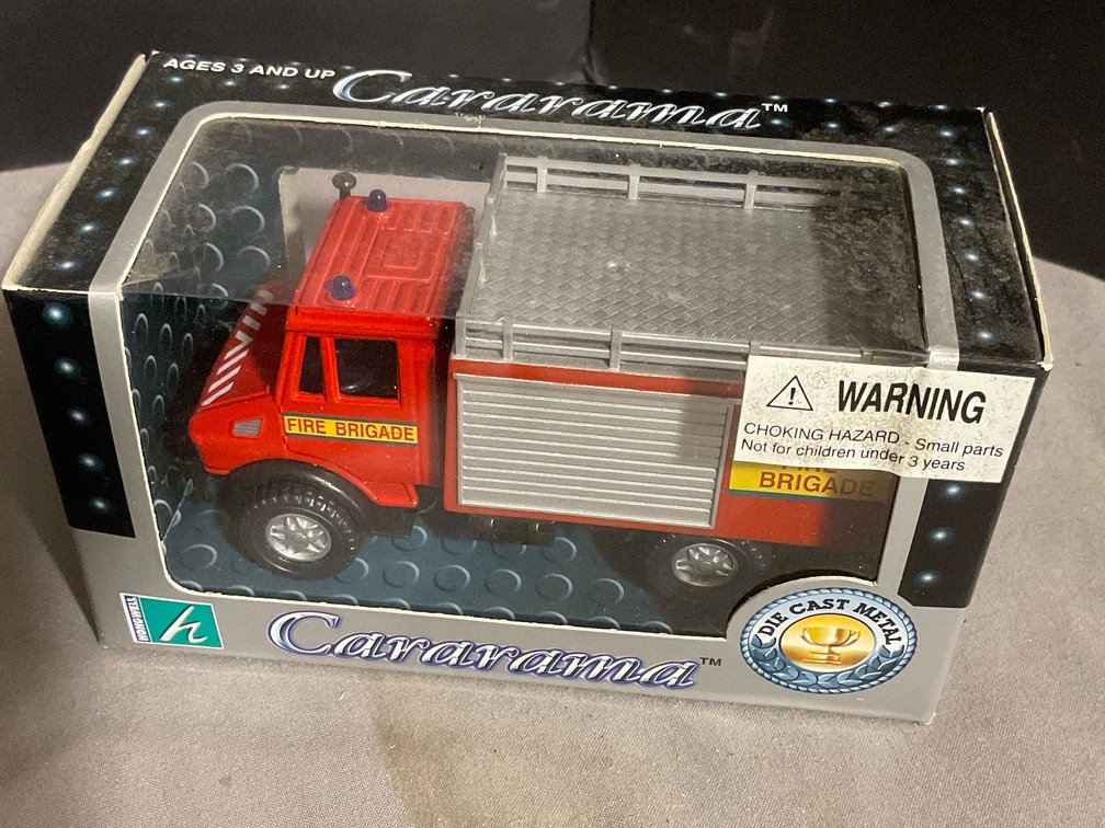 Lot of 2 Mercedes Benz Unimog trucks 1:43 scale