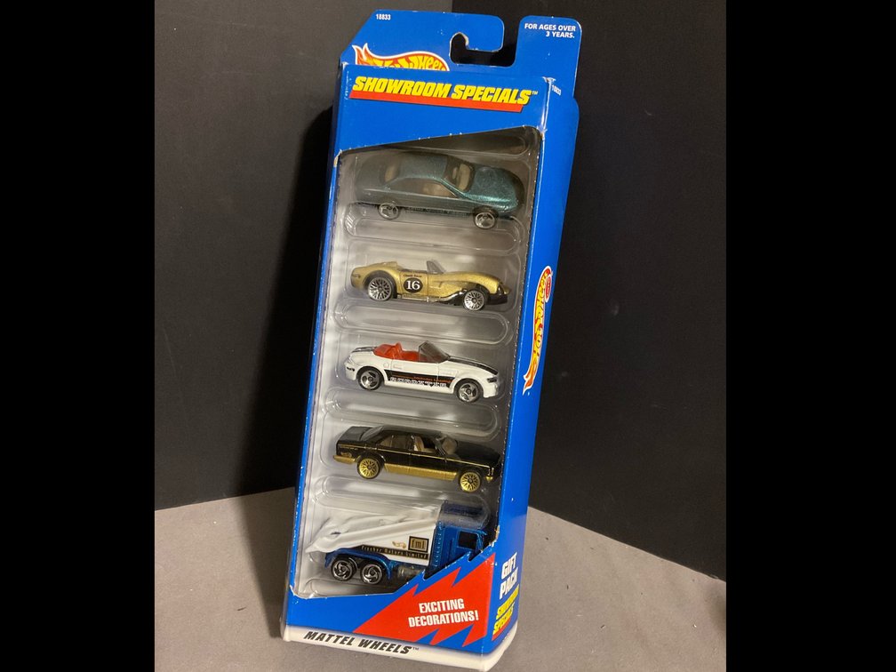 HotWheels Showroom Specials 5 pack gift set #18833 New in the package