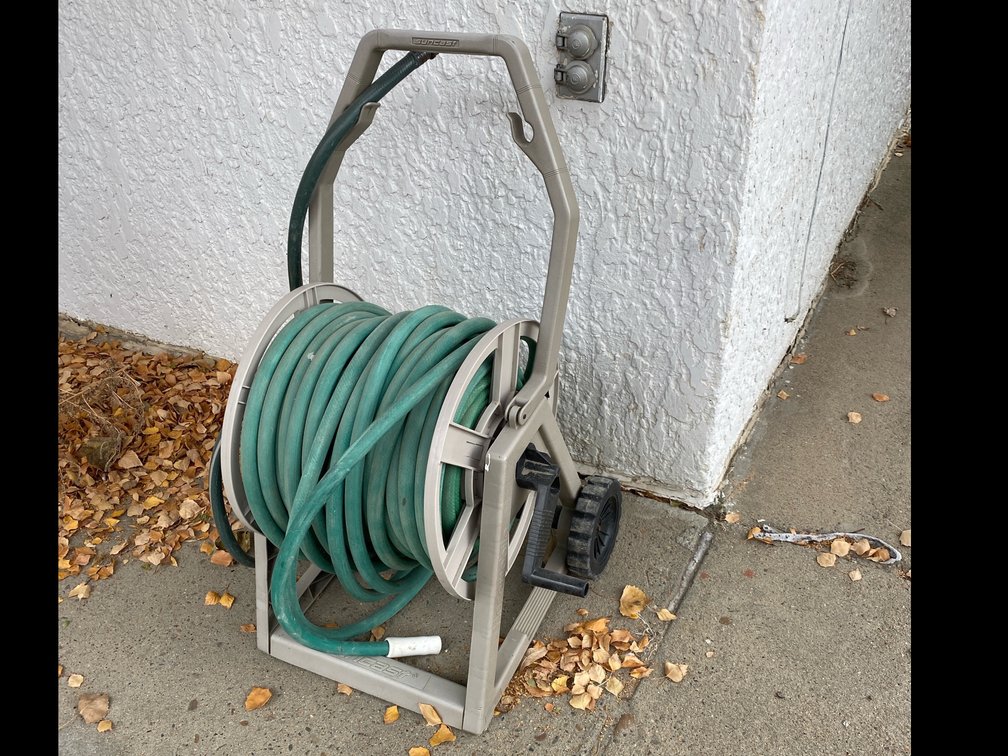 Garden Hose Reel with Garden Hose