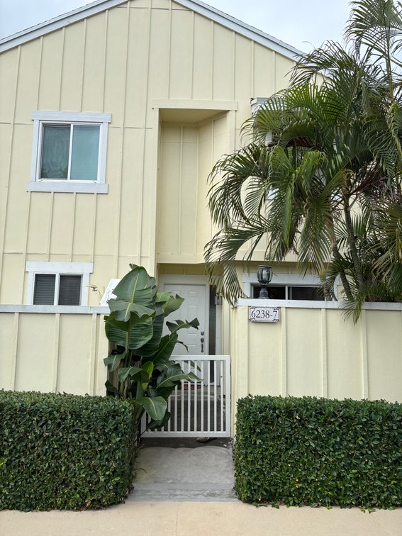 Image for Quintessential Florida Living at ABSOLUTE AUCTION!