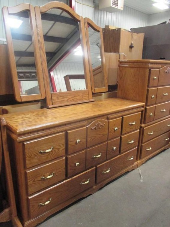8-Drawer Dresser