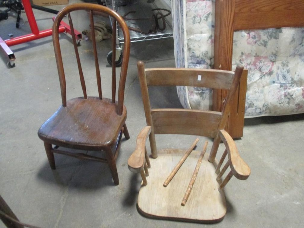 (2) children's chairs