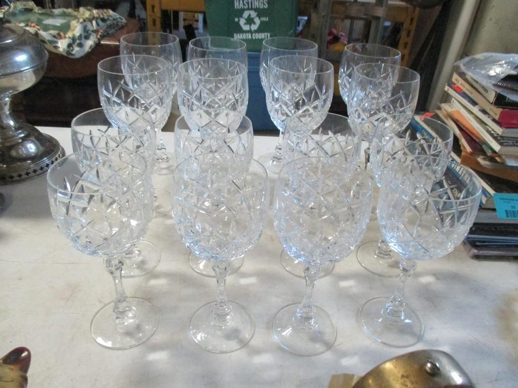 Set of (16) wine glasses