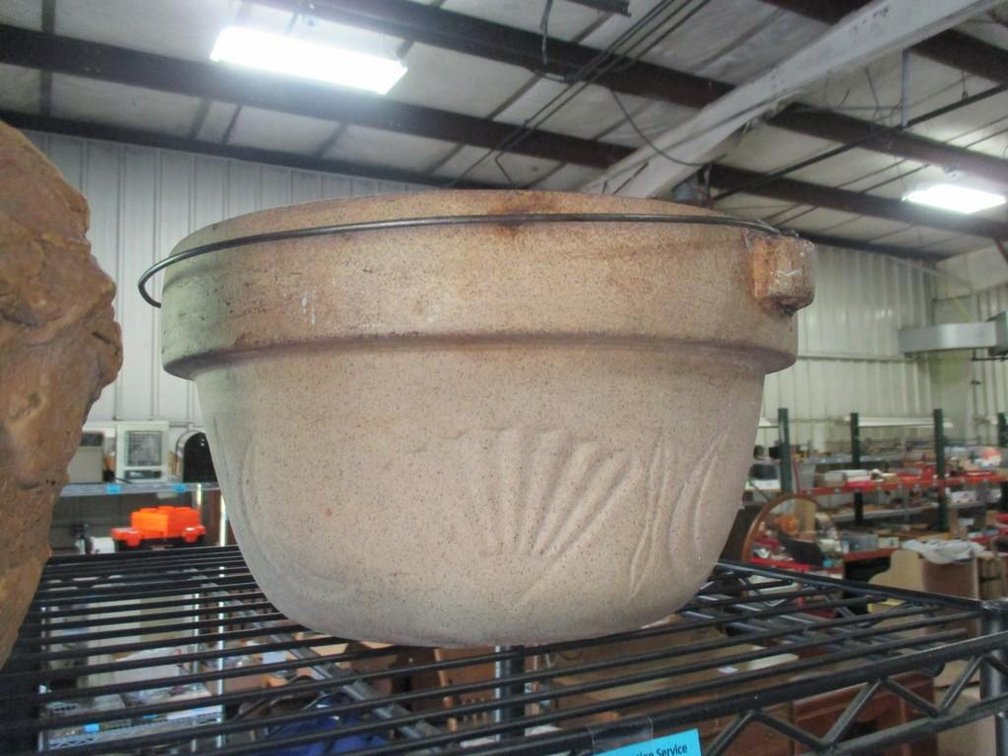 Stoneware bowl with handle