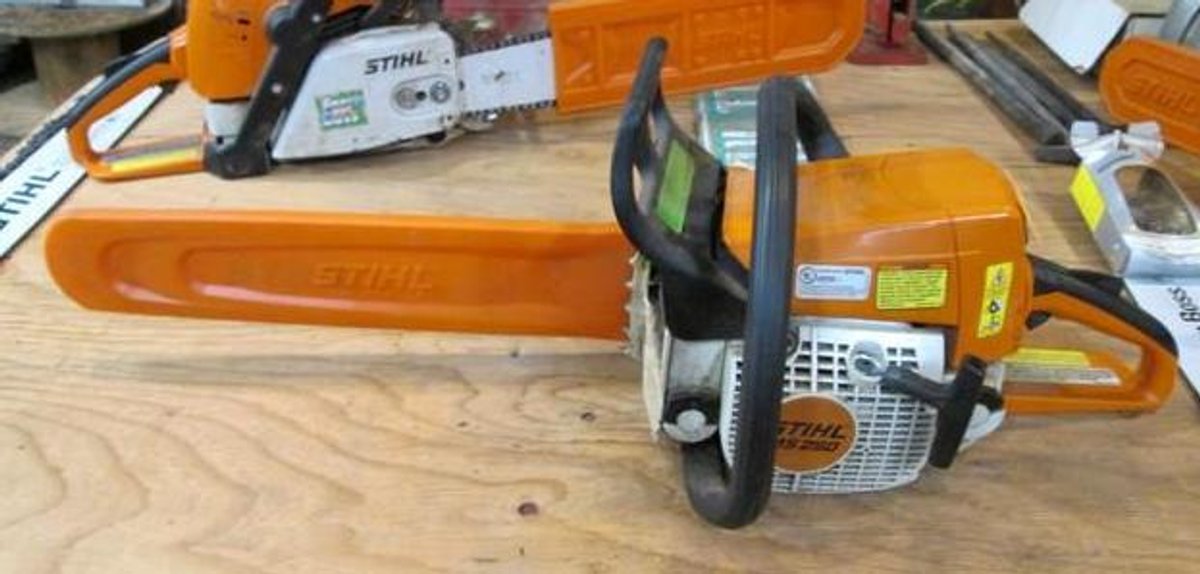 Stihl MS250 gas chainsaw