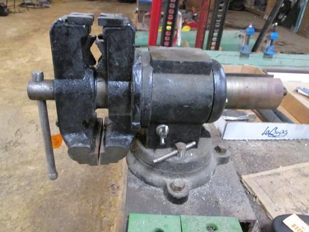 Heavy duty bench vise on swivel base with revolving turret