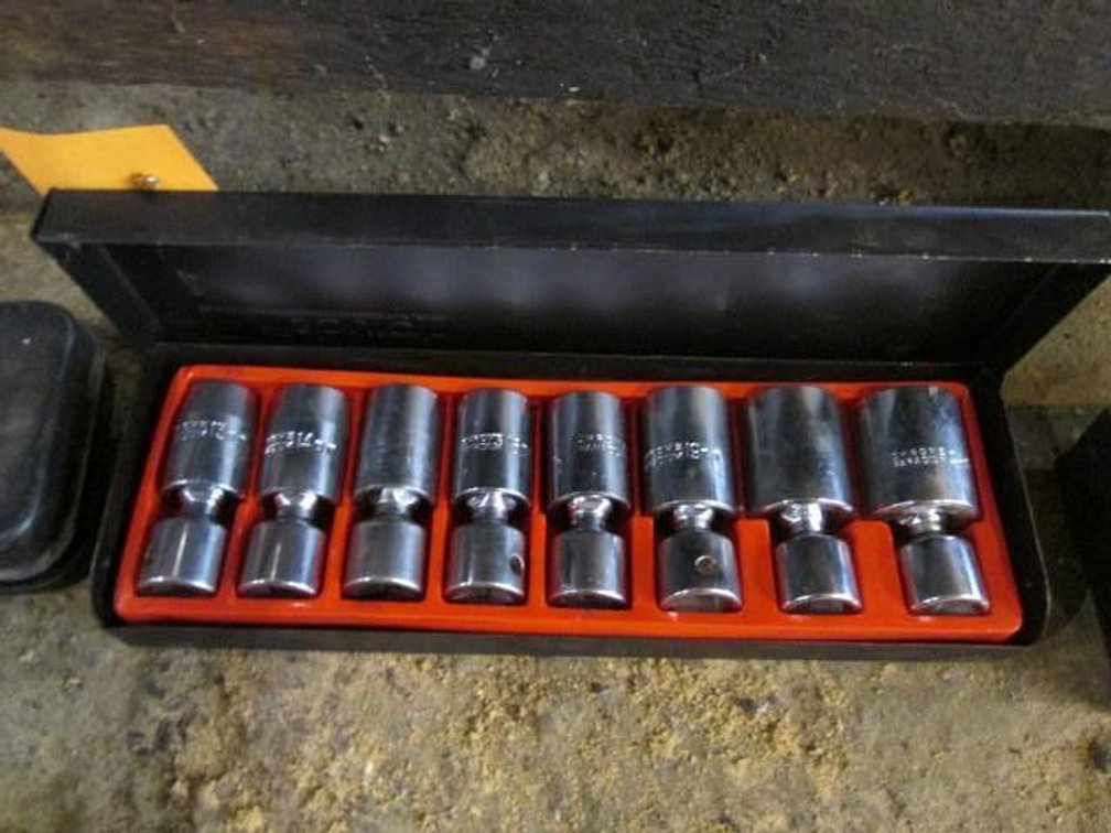 Pittsburgh 1/2" drive metric swivel socket set