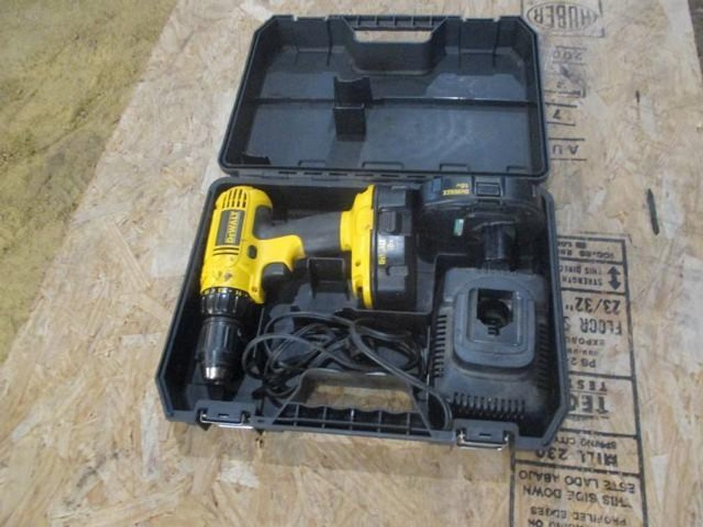 DeWalt 18-volt 1/2" cordless drill