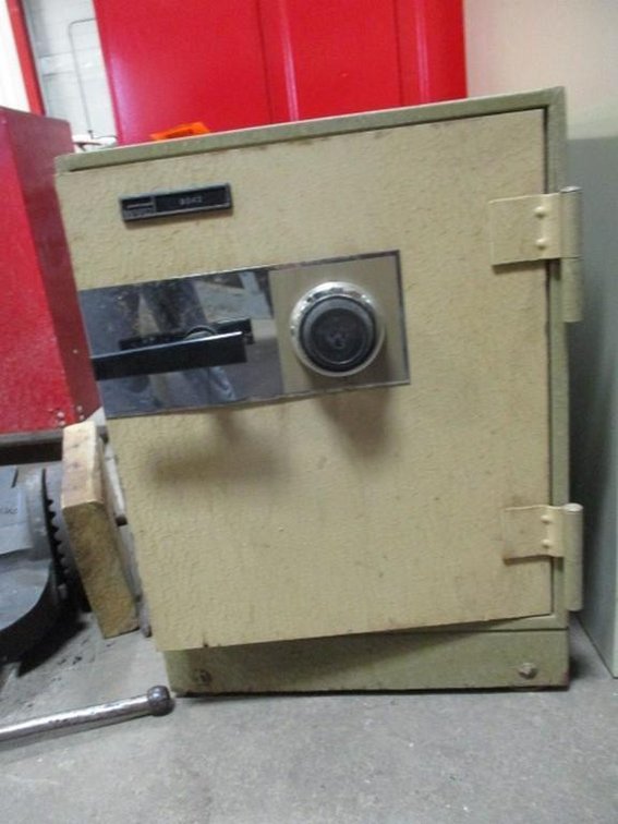 Montgomery Ward combination safe 9042