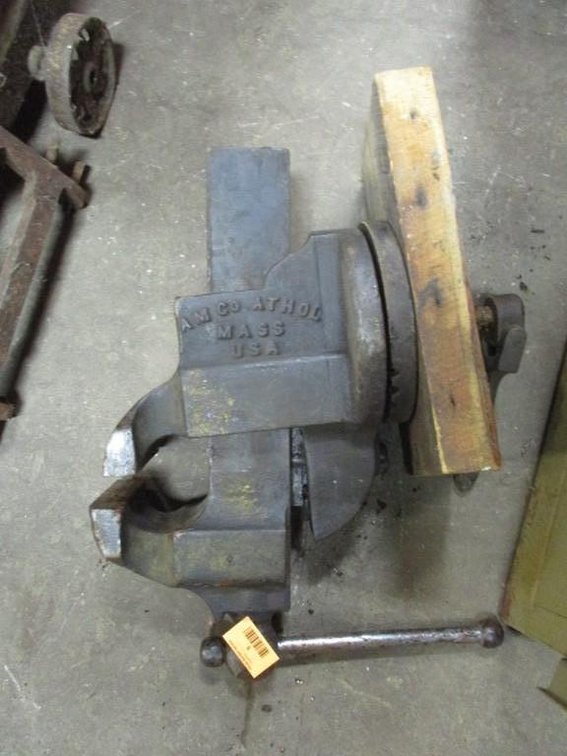 AM CO ATHOL Mass heavy duty bench vise