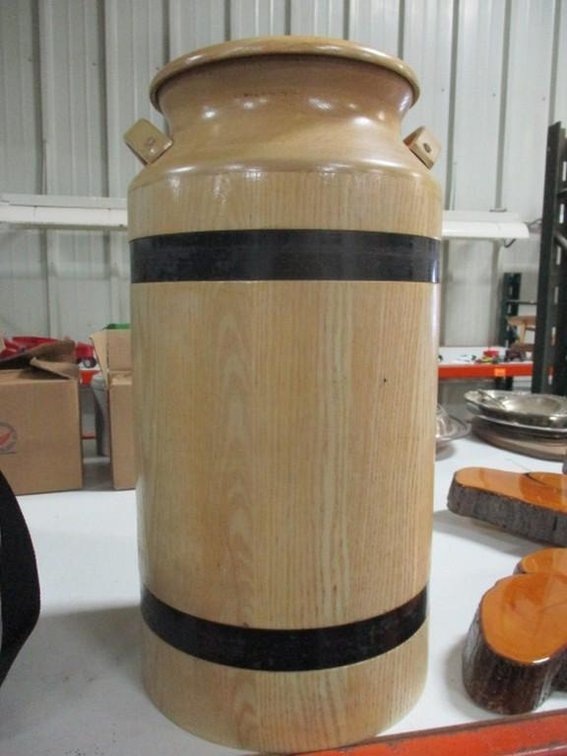 Wooden milk can with lid