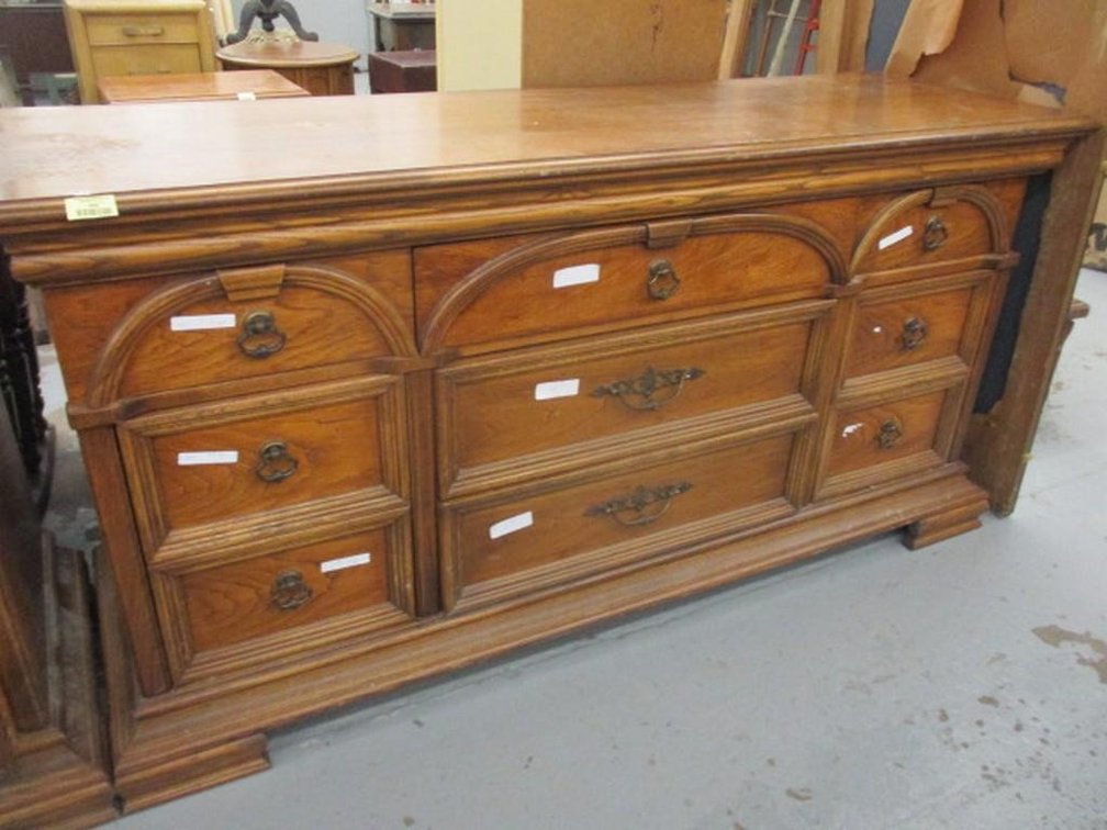 Bassett oak 9-drawer dresser