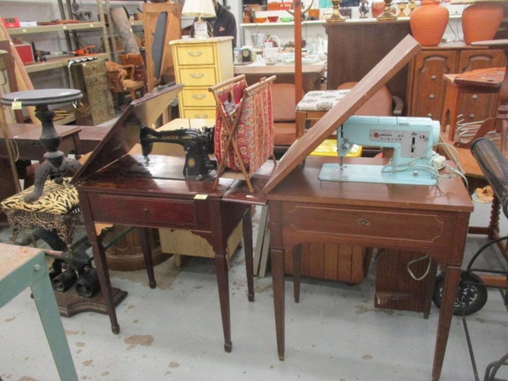 (2) Singer sewing machines in cabinets
