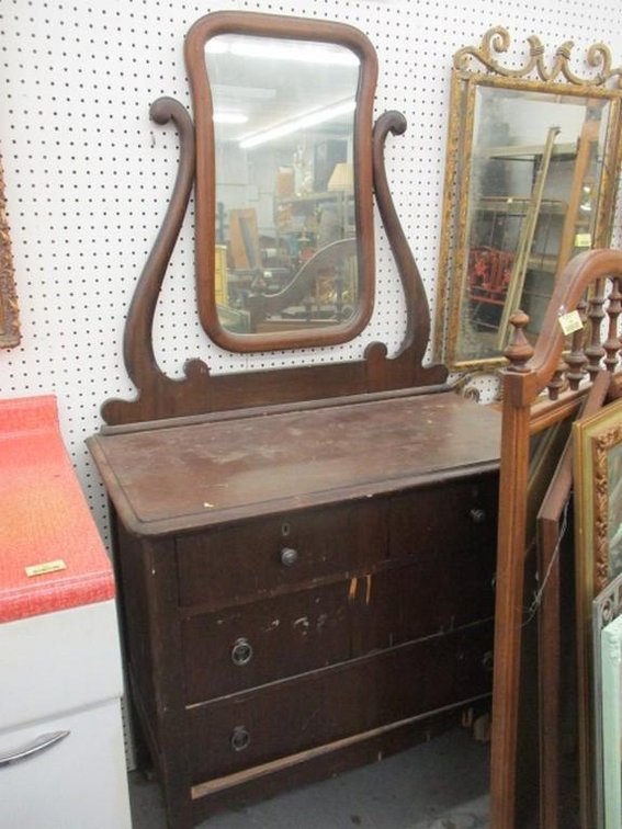 4-drawer dresser with mirror