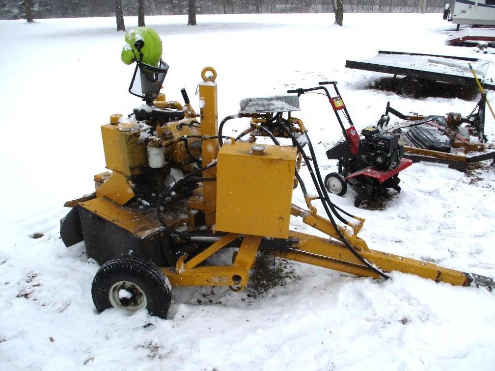 Stump grinder on trailer
