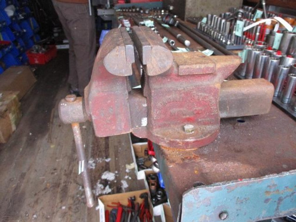 Simplex bench vise
