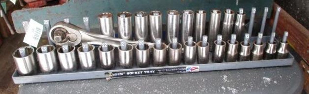 Set of Craftsman 1/2" drive metric sockets with ratchet
