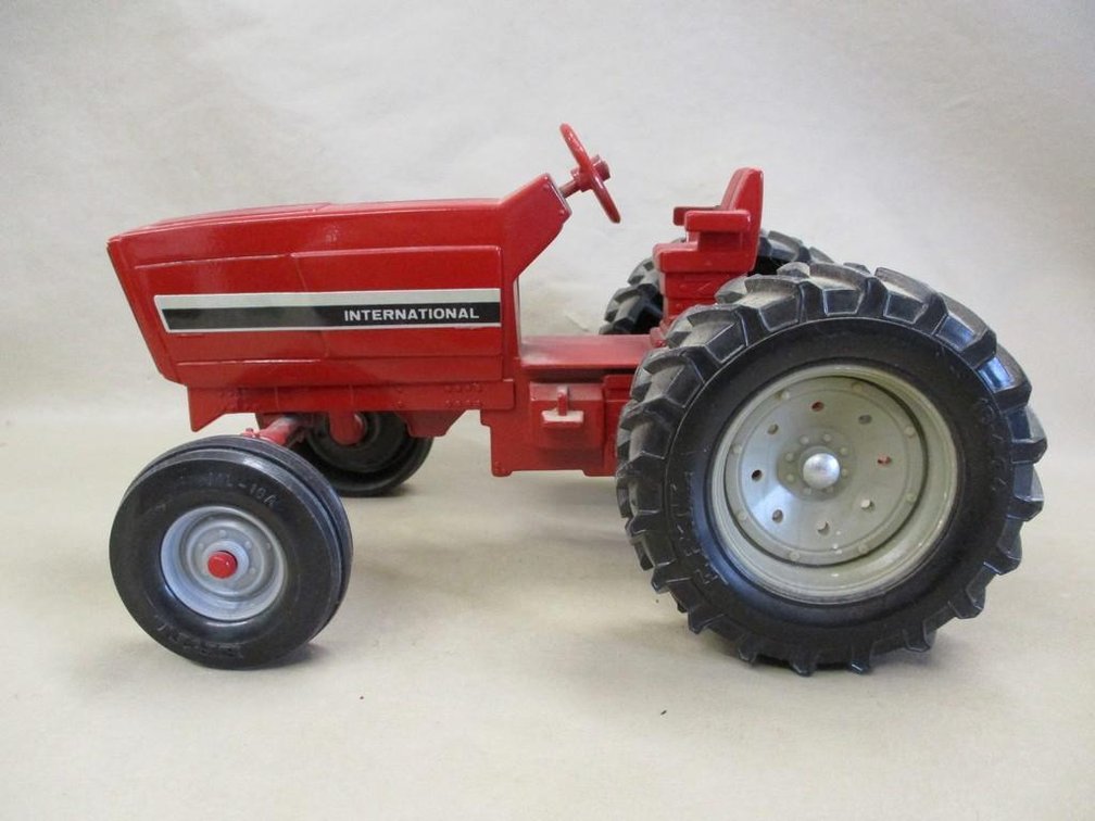 Ertl International wide front tractor model