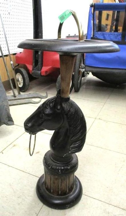 Metal horse head smokers stand