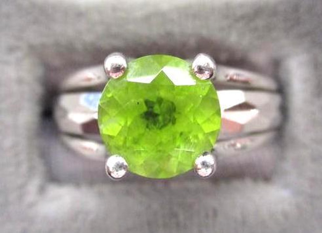 Sterling silver round green topaz ring