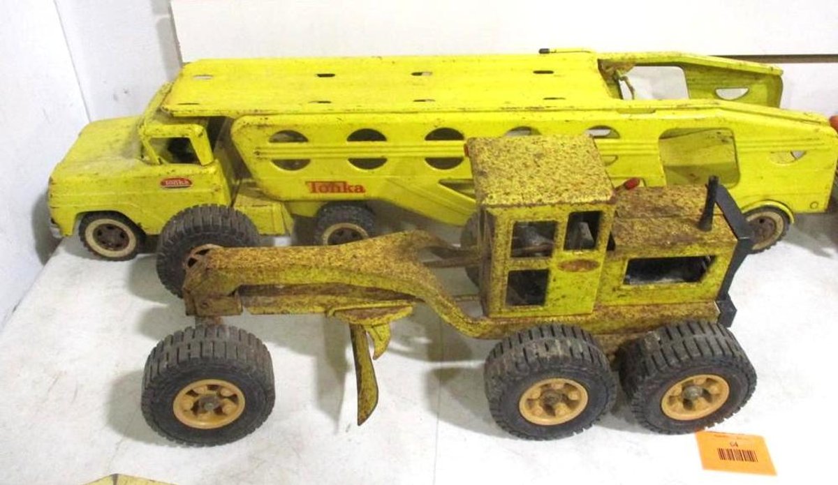 (2) Tonka pressed metal trucks