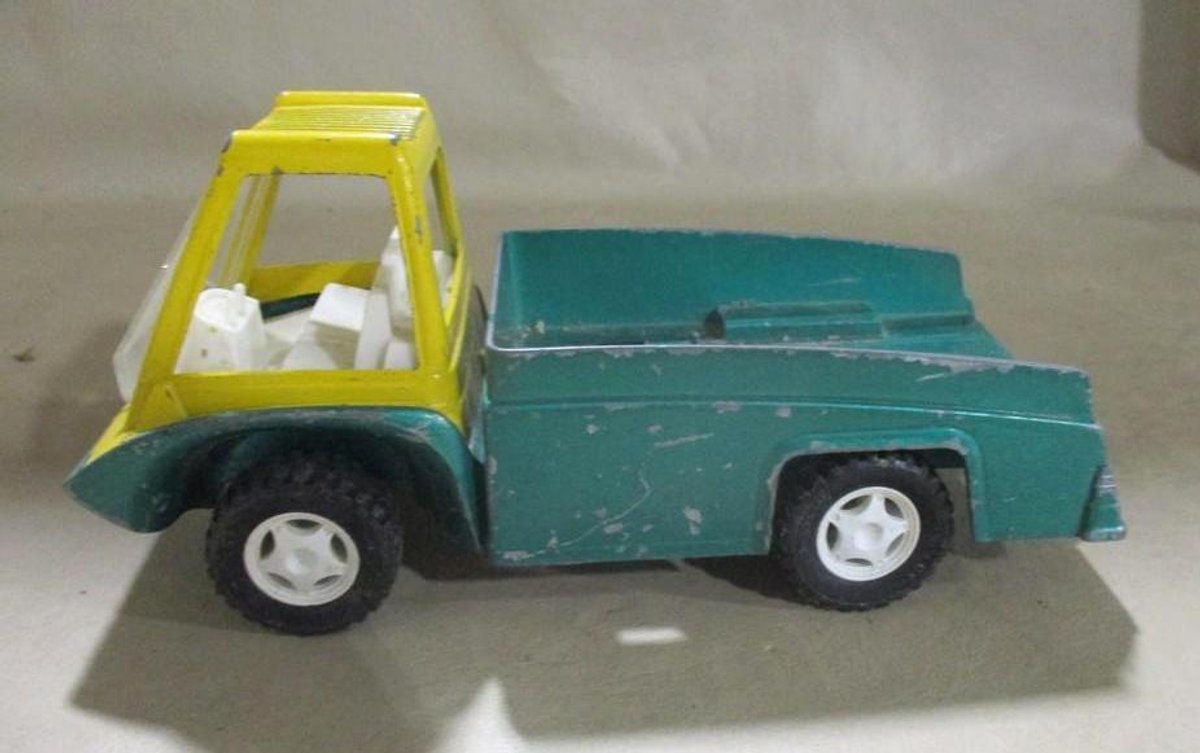 Hubley cast metal truck with dump bed
