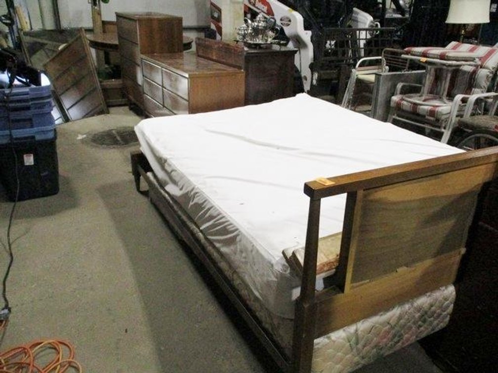 Bassett Furniture 3-piece bedroom set