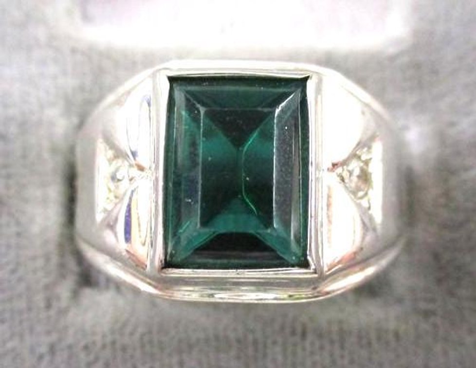 Sterling 925 SETA green stone ring