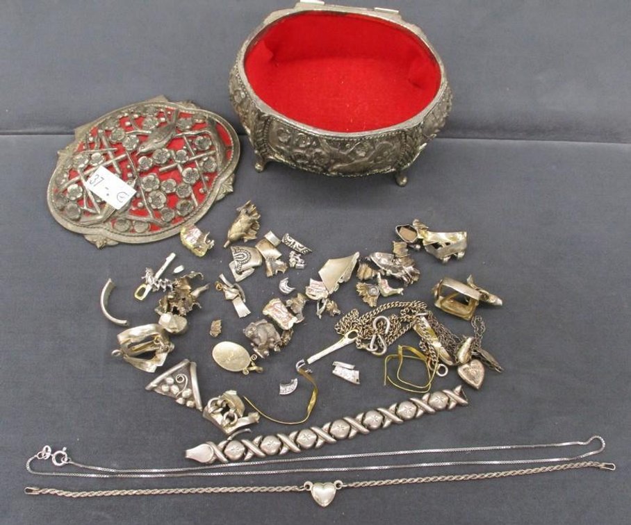 Bird theme top trinket box with contents