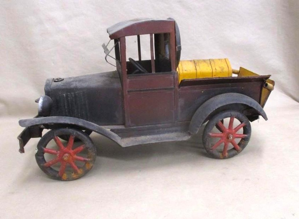Vintage style metal delivery truck