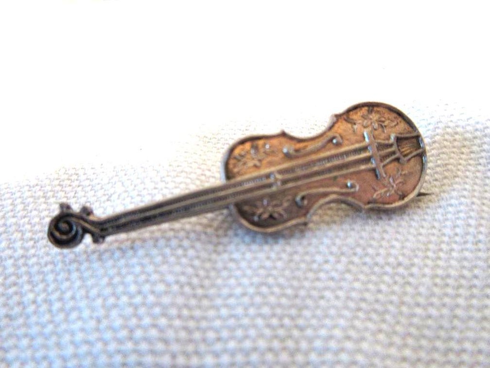 Sterling cello pin