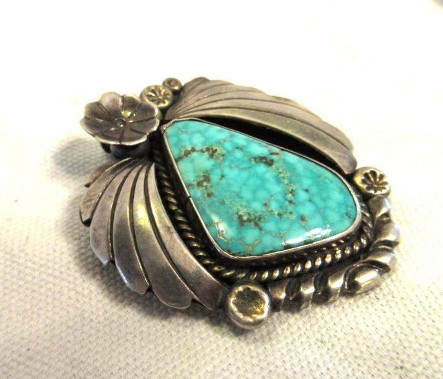 Unmarked silver broach with turquoise stone