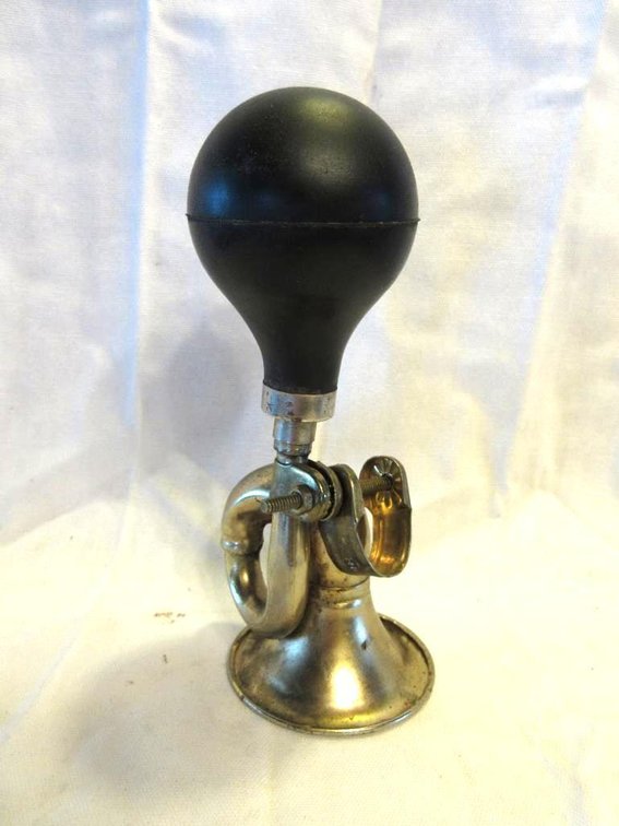 Vintage handlebar horn