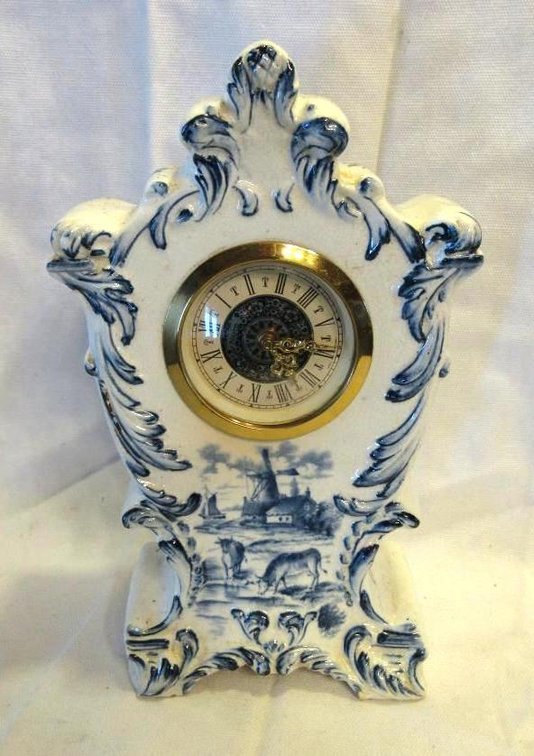 Porcelain shelf clock with Germany movement
