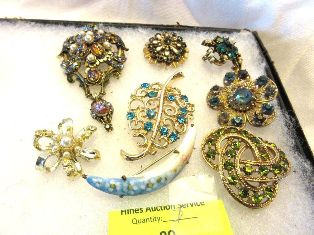 (8) Vintage broaches