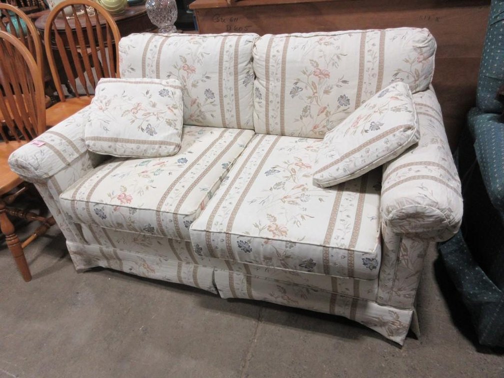 Sherrill Furniture upholstered loveseat couch with (2) throw  pillows