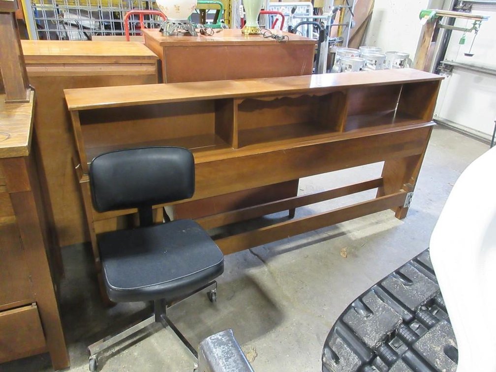Ethan Allen King bookcase head board, has a crack in one side