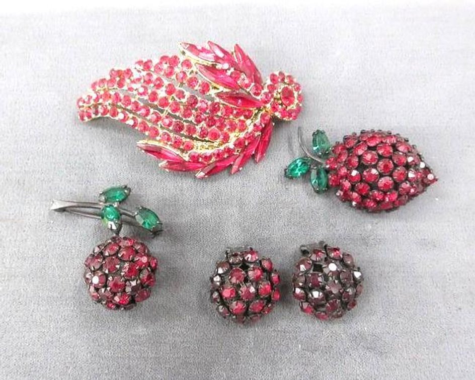 Group of  red and marron jewelry