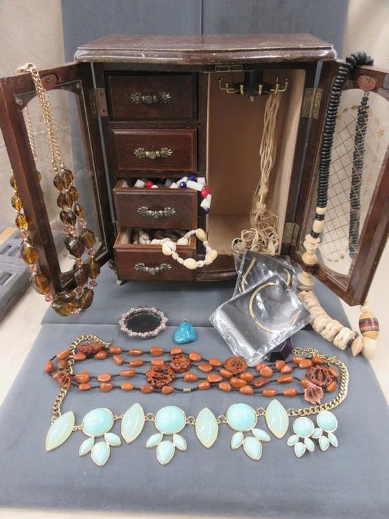 Jewelry box with contents