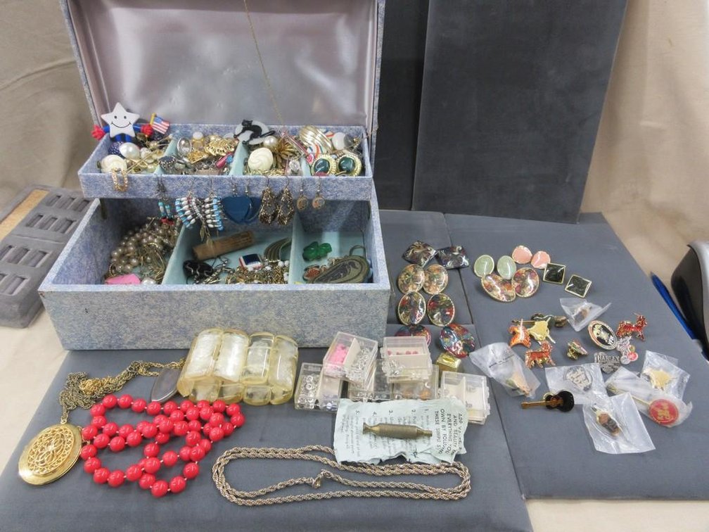 Jewelry box with contents