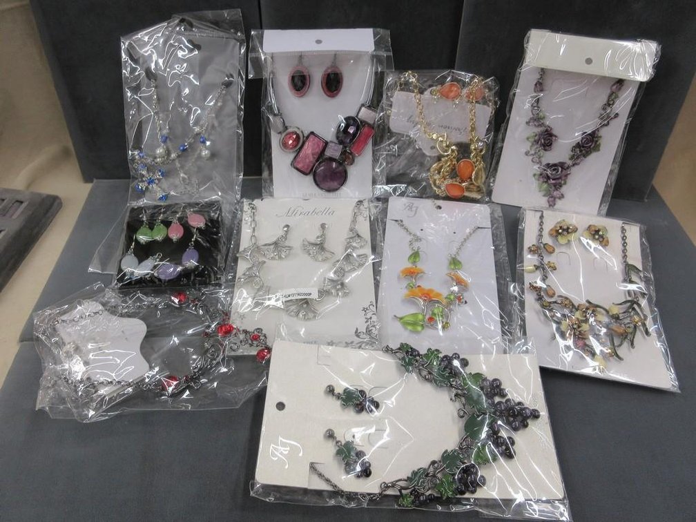 (9) Fashion jewelry group