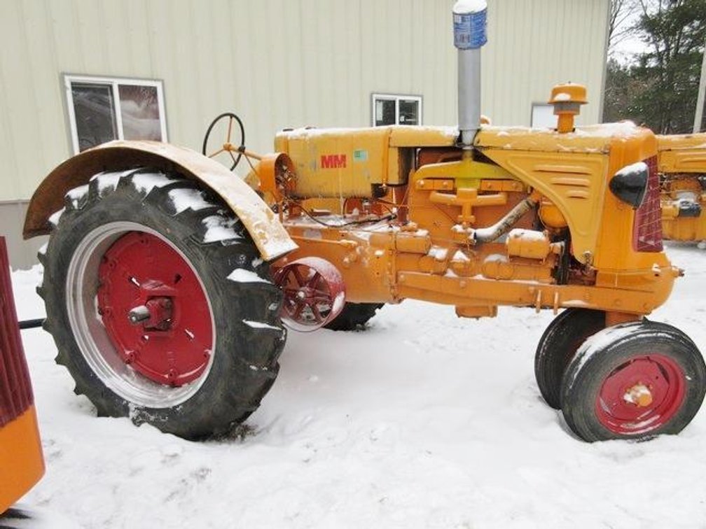 1940 Minneapolis Moline UTU gas tractor (runs & drives)