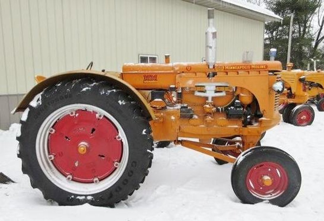 1946 Minneapolis Moline UTS gas tractor (runs & drives) 