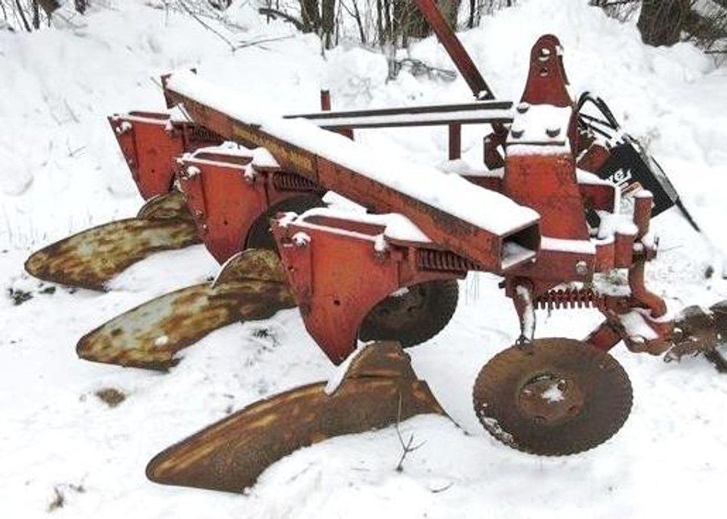 Minneapolis Moline 3-bottom 3pt plow